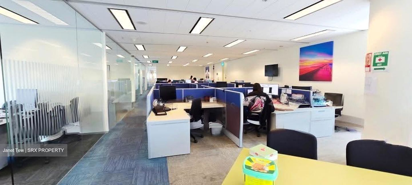Gateway East (D7), Office #618724981